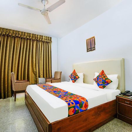 Hotel Exotica Leisure Valley, Gurgáon Kültér fotó