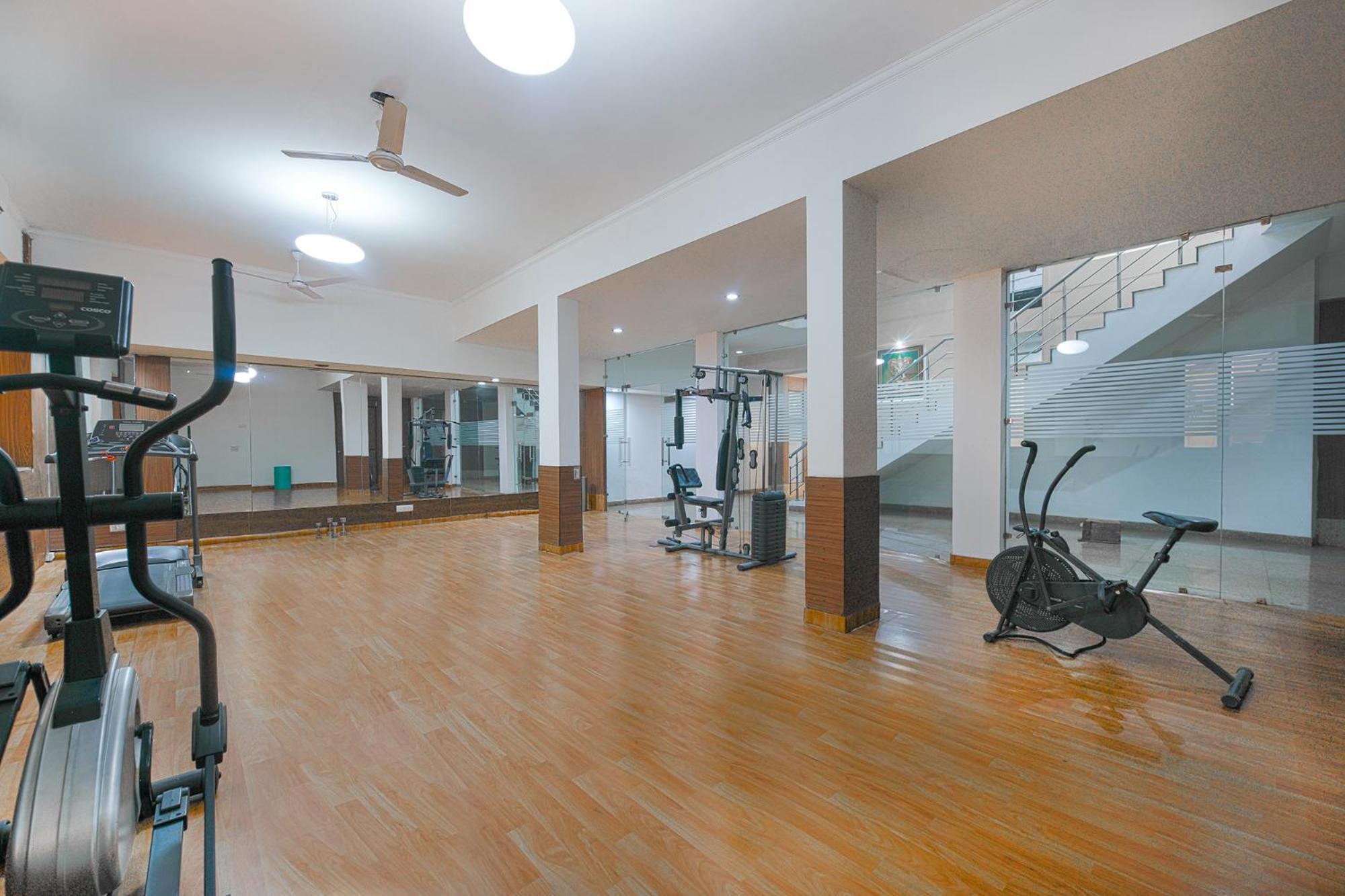 Hotel Exotica Leisure Valley, Gurgáon Kültér fotó