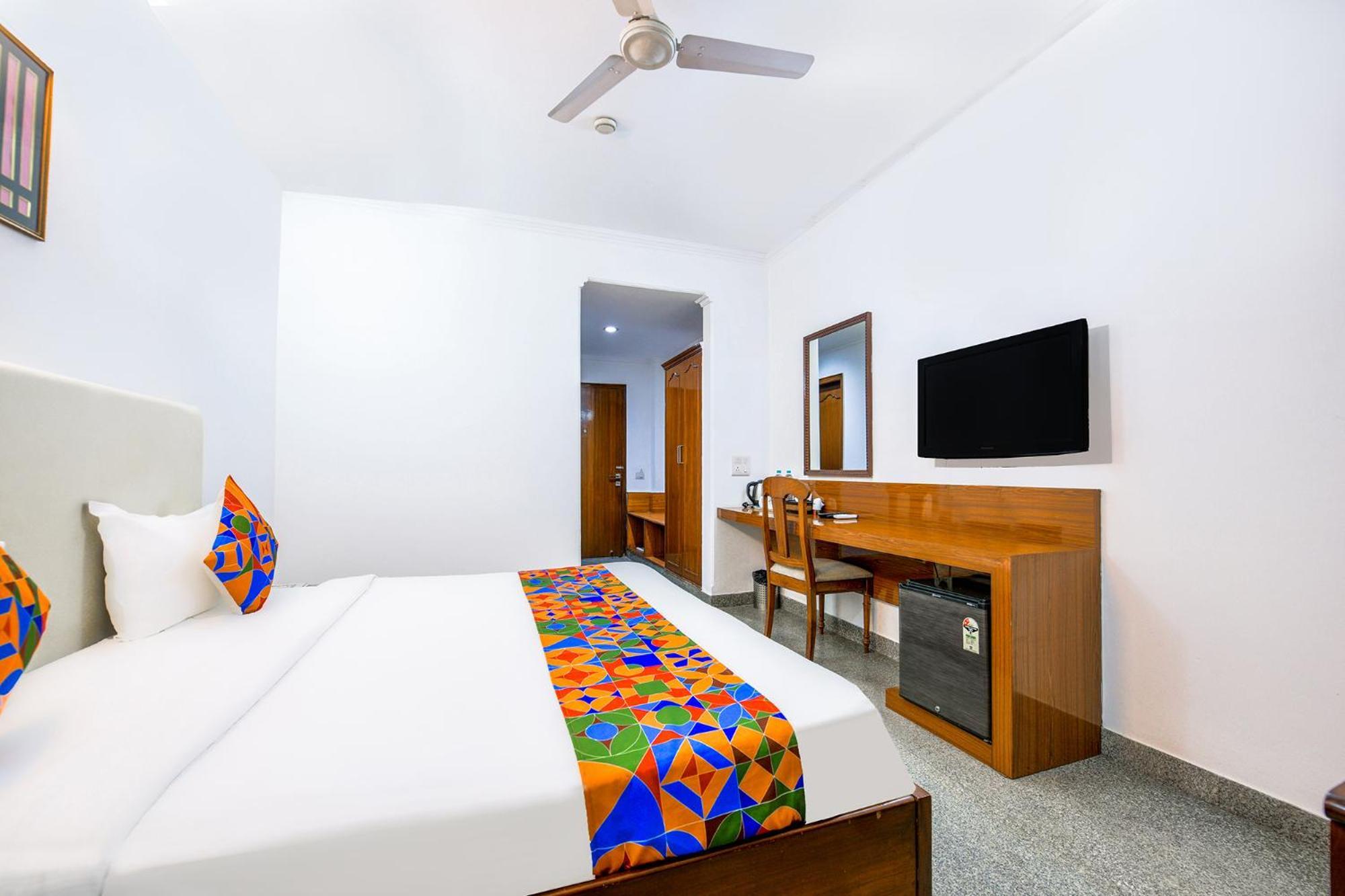Hotel Exotica Leisure Valley, Gurgáon Kültér fotó