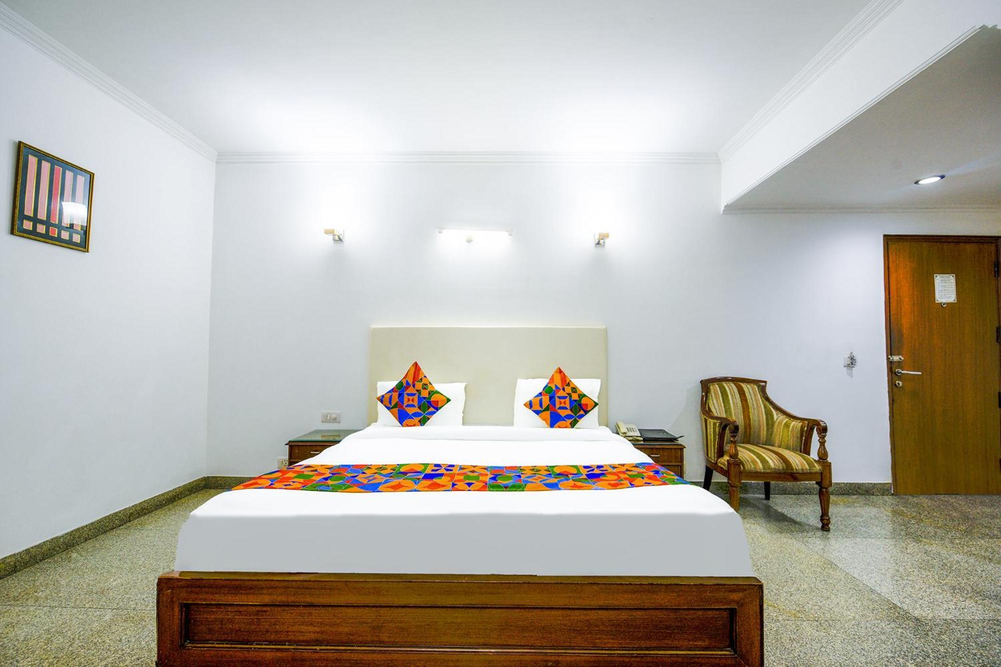 Hotel Exotica Leisure Valley, Gurgáon Kültér fotó