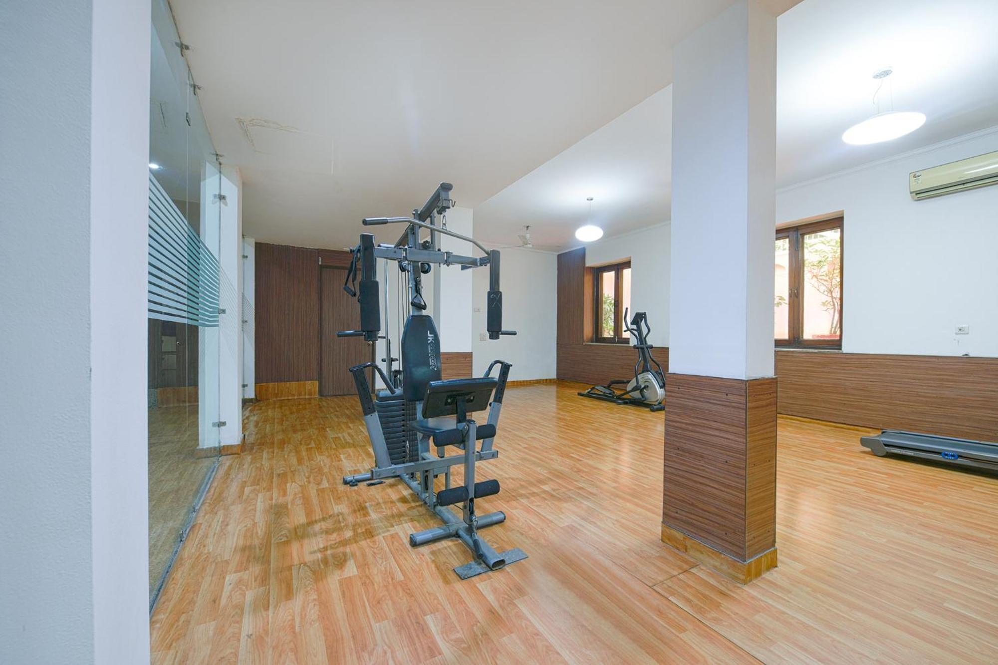 Hotel Exotica Leisure Valley, Gurgáon Kültér fotó